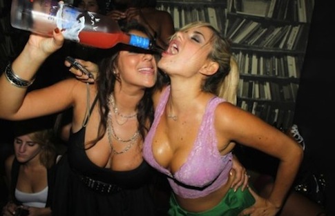 Hot+Girls+Drinking